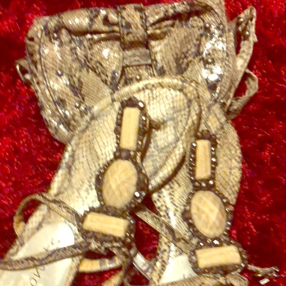 ‼️ TWO PIECE ‼️ - Picture 1 of 5